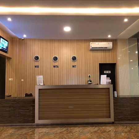 Kirei Hotel Bantaeng エクステリア 写真