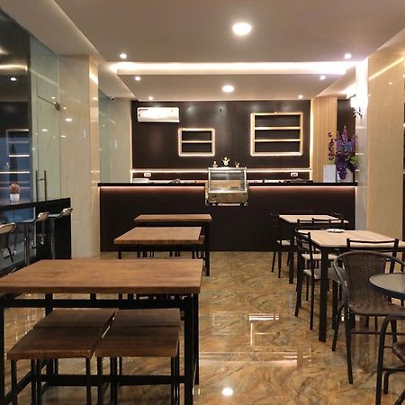 Kirei Hotel Bantaeng エクステリア 写真