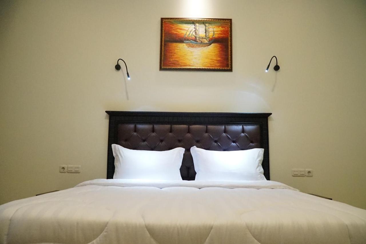 Kirei Hotel Bantaeng エクステリア 写真