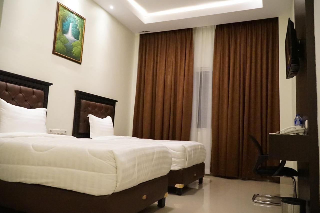 Kirei Hotel Bantaeng エクステリア 写真