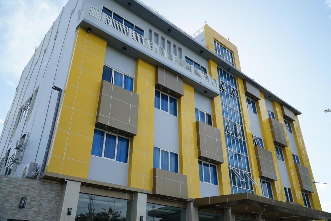 Kirei Hotel Bantaeng エクステリア 写真
