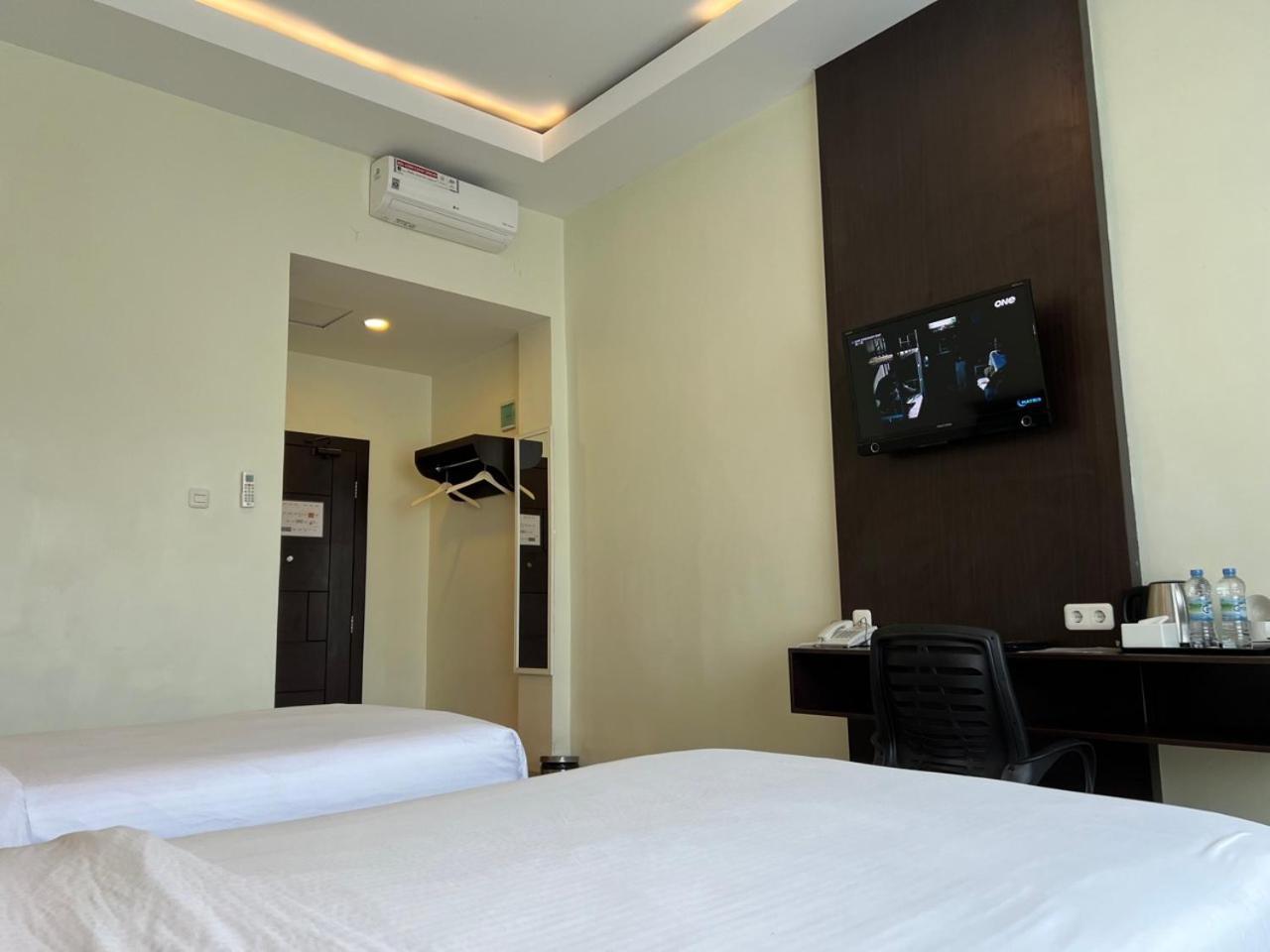 Kirei Hotel Bantaeng エクステリア 写真