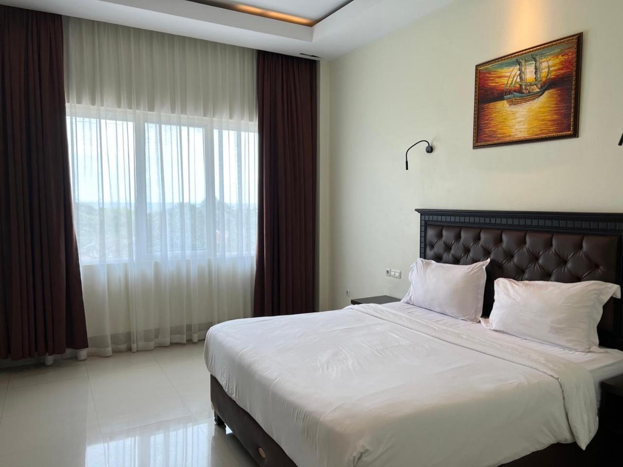 Kirei Hotel Bantaeng エクステリア 写真