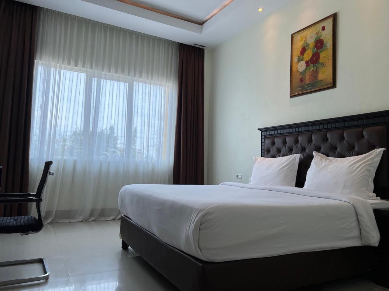 Kirei Hotel Bantaeng エクステリア 写真