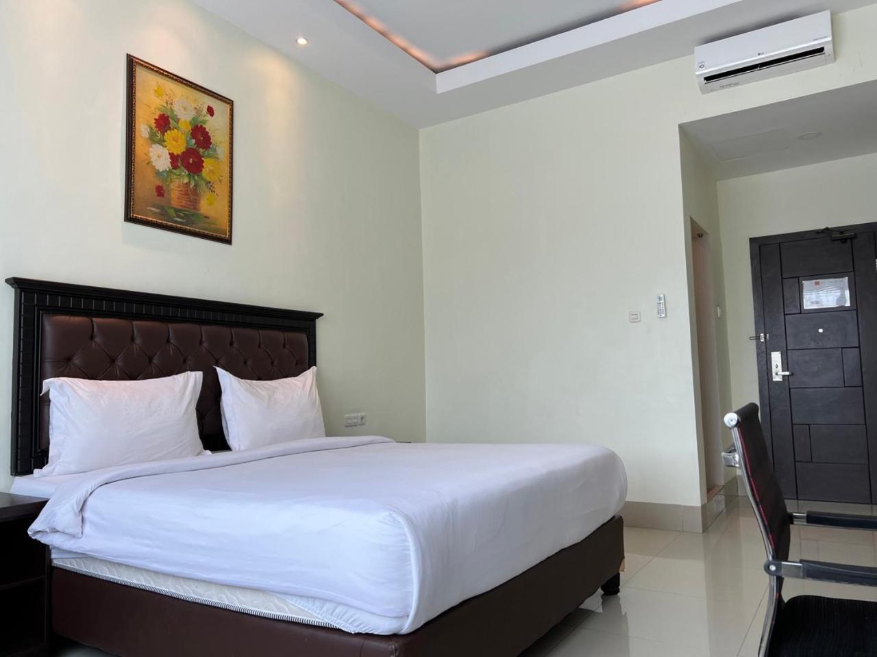 Kirei Hotel Bantaeng エクステリア 写真