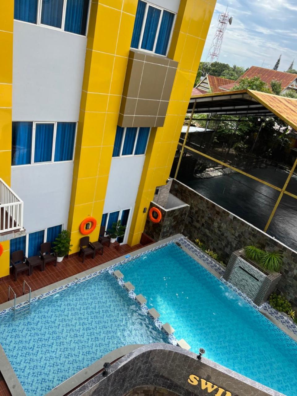 Kirei Hotel Bantaeng エクステリア 写真