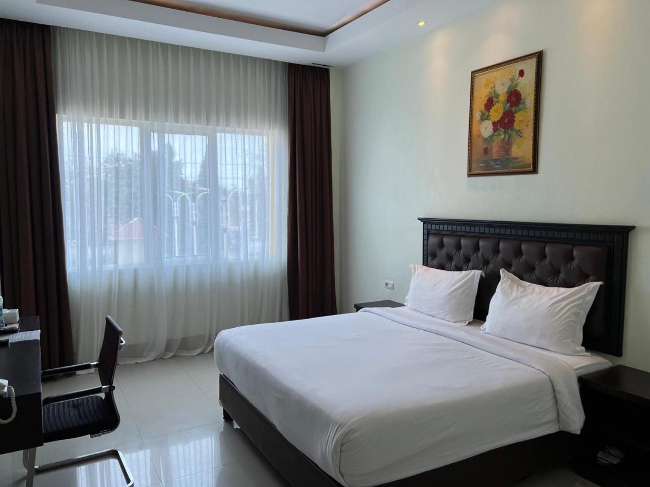 Kirei Hotel Bantaeng エクステリア 写真
