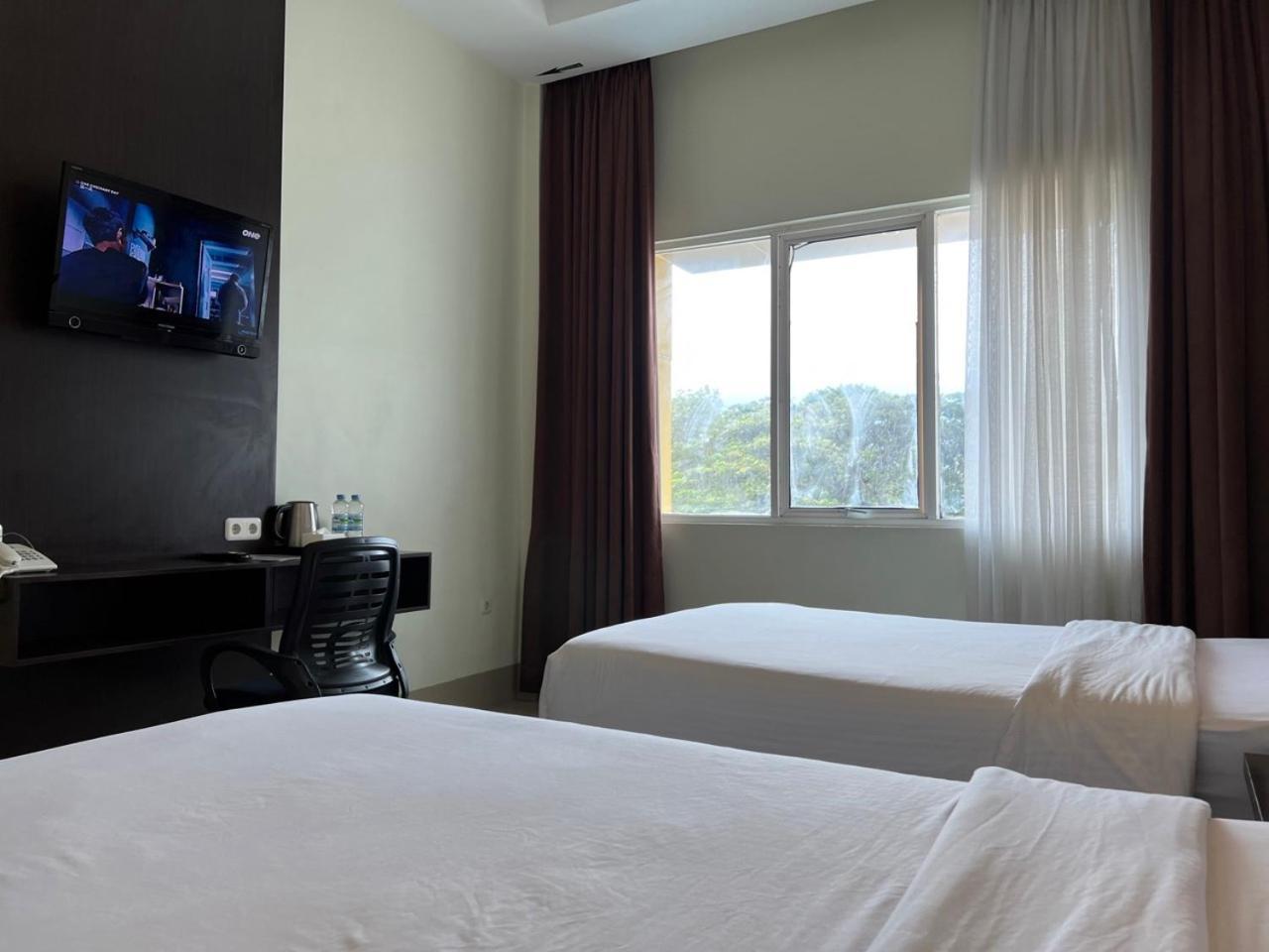 Kirei Hotel Bantaeng エクステリア 写真