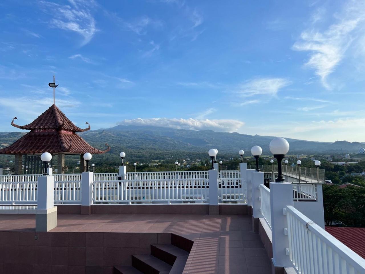 Kirei Hotel Bantaeng エクステリア 写真