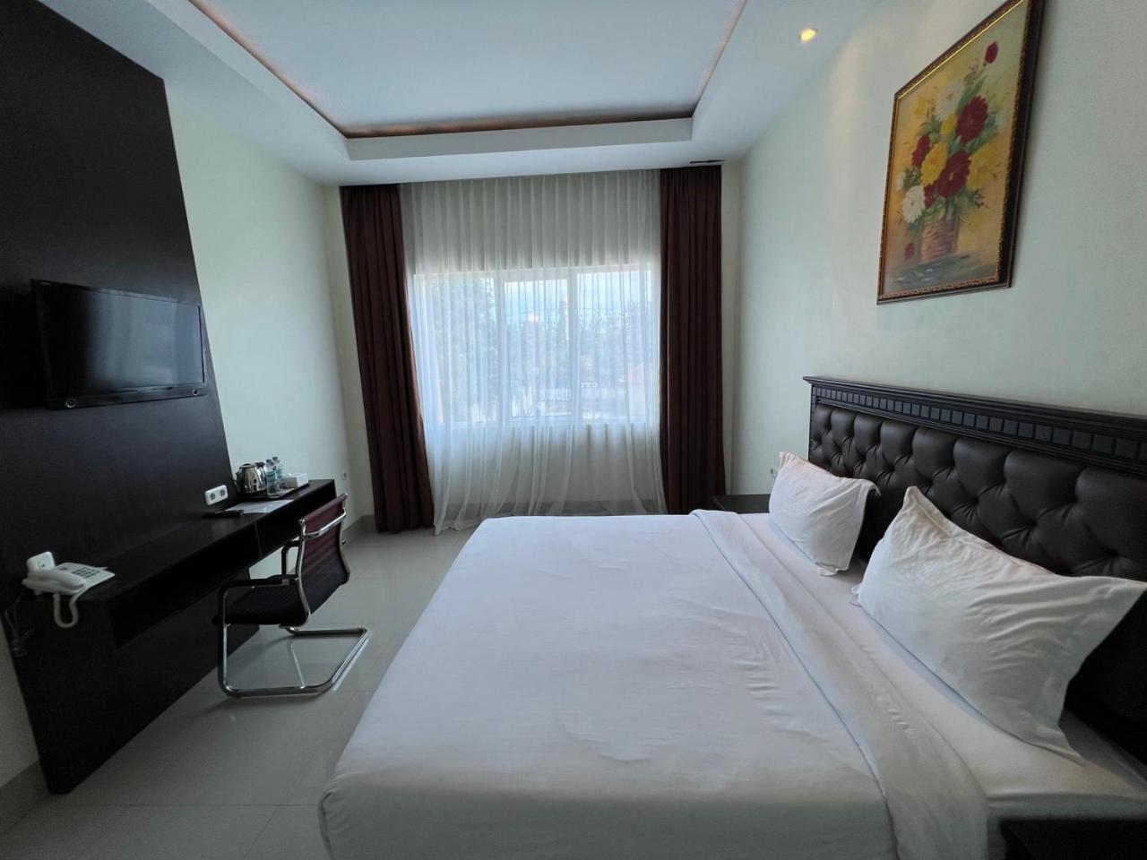 Kirei Hotel Bantaeng エクステリア 写真