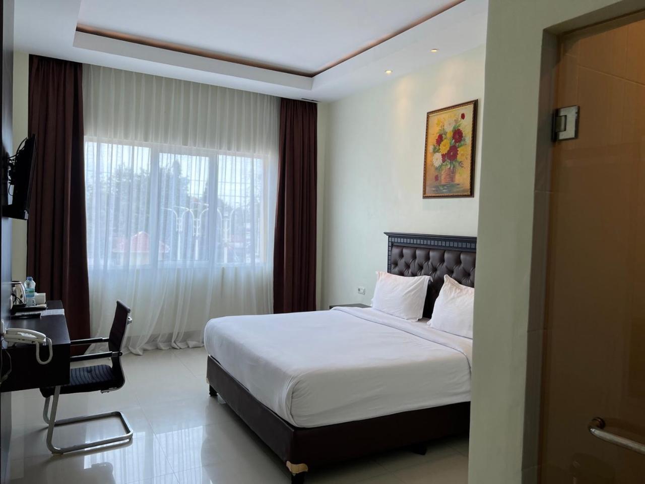 Kirei Hotel Bantaeng エクステリア 写真
