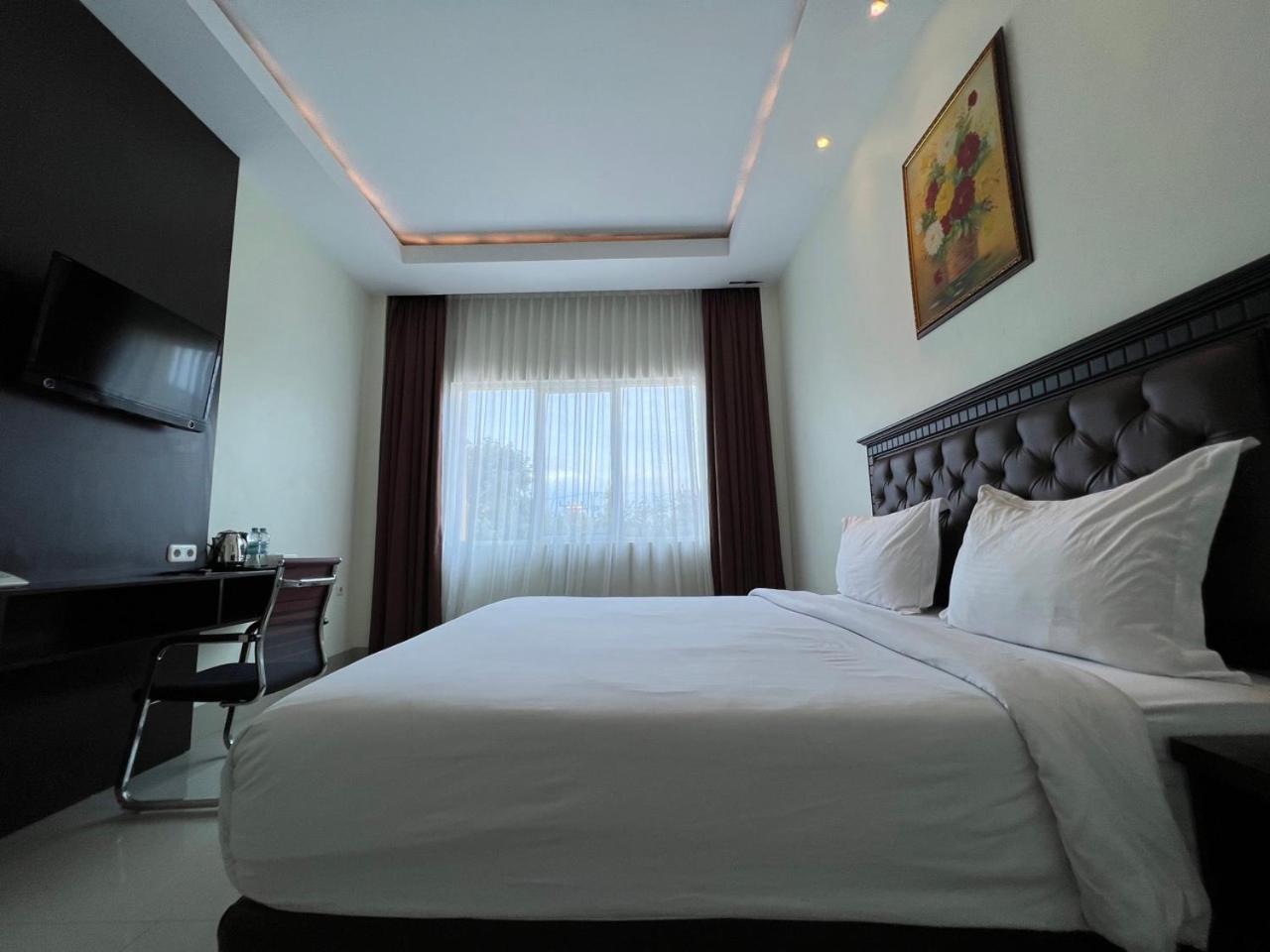 Kirei Hotel Bantaeng エクステリア 写真