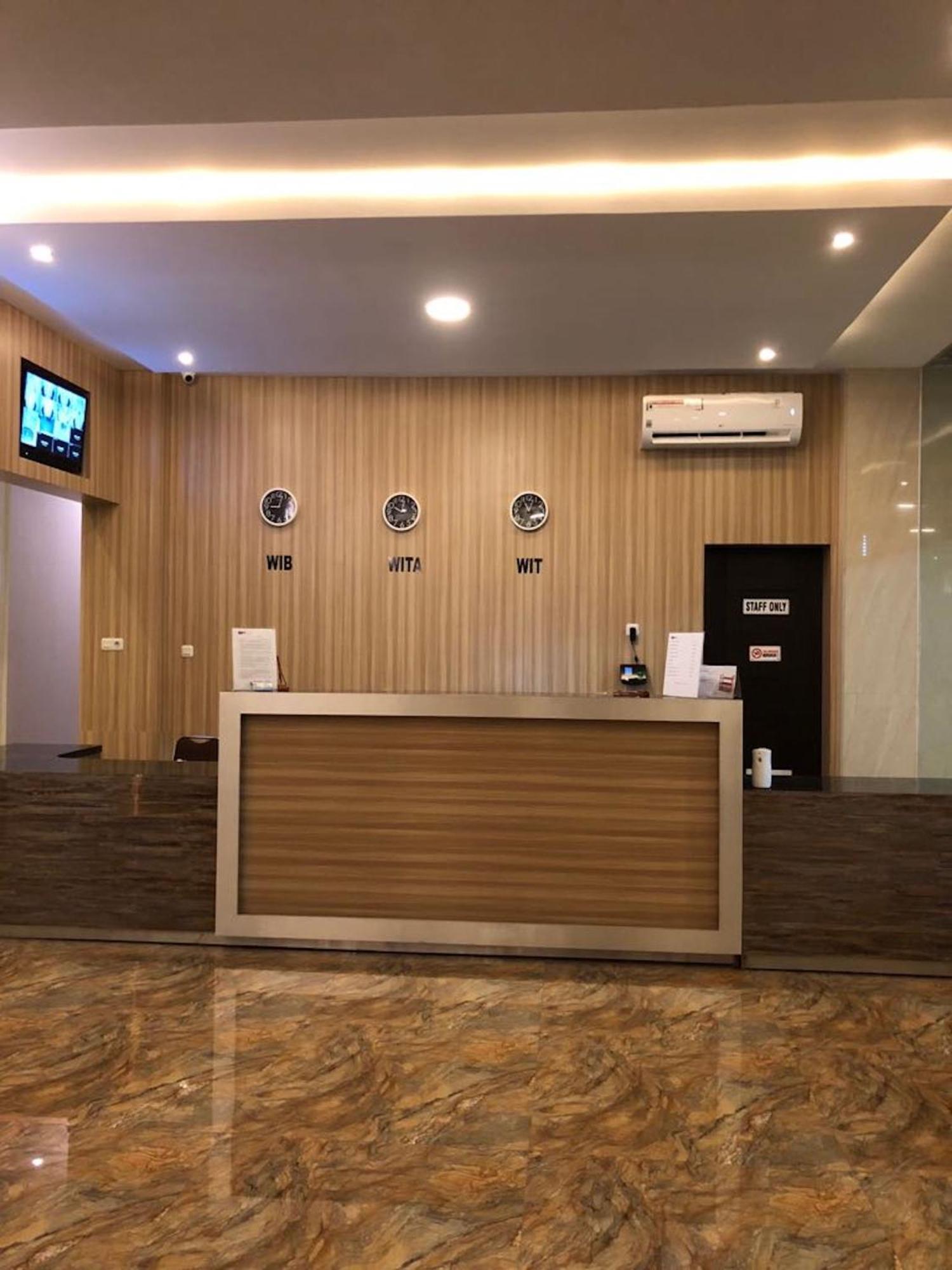 Kirei Hotel Bantaeng エクステリア 写真