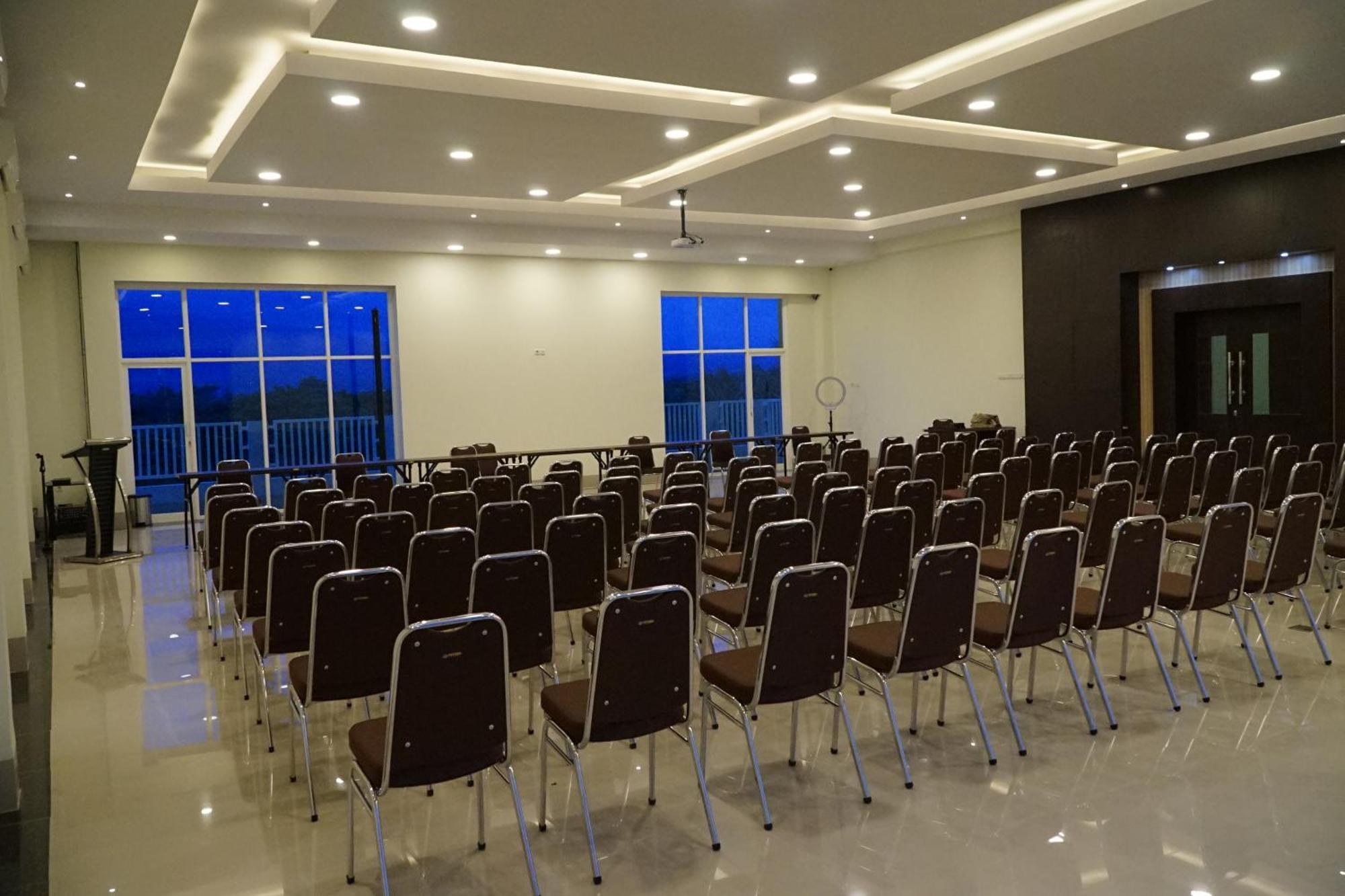 Kirei Hotel Bantaeng エクステリア 写真