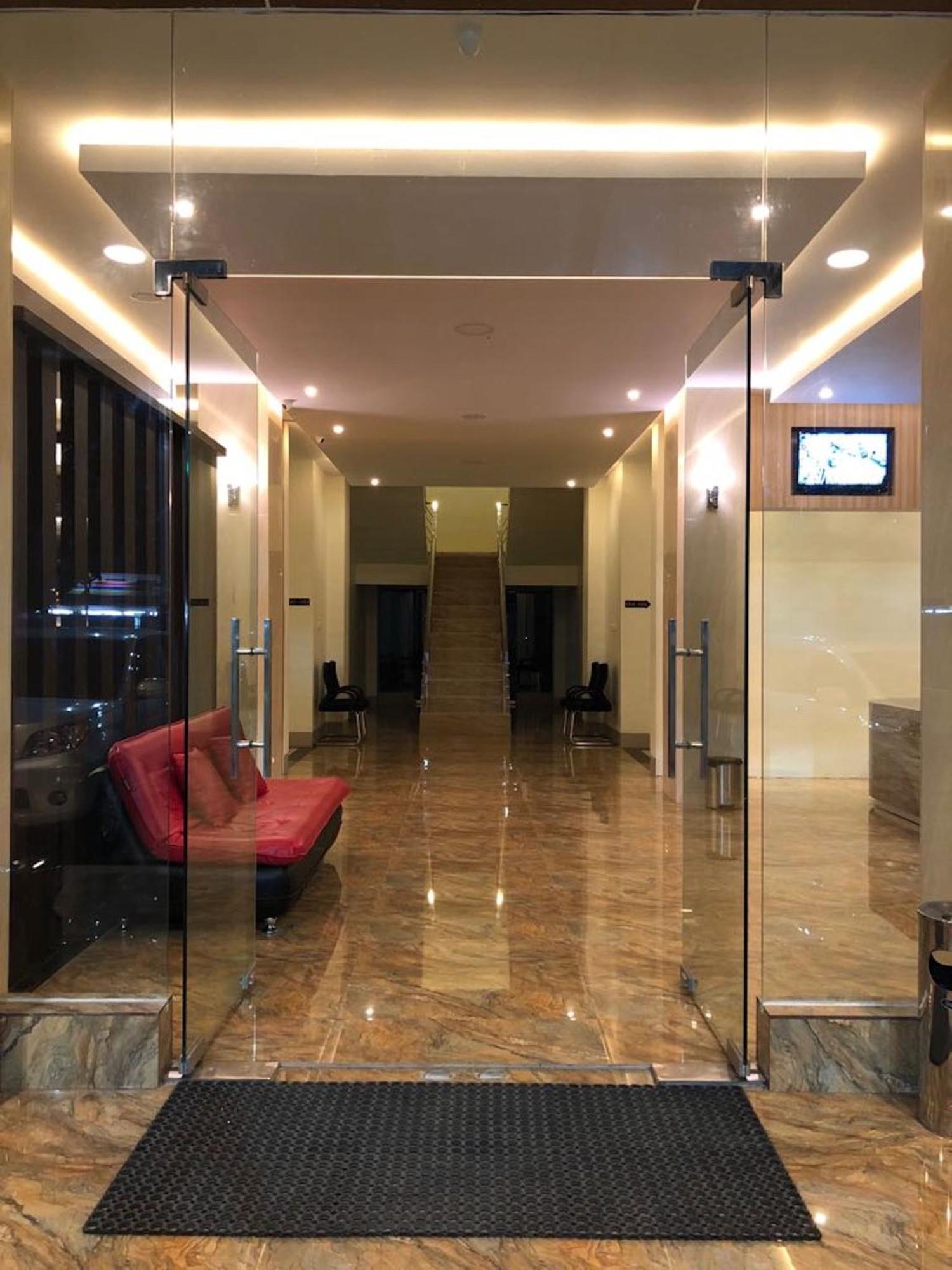 Kirei Hotel Bantaeng エクステリア 写真
