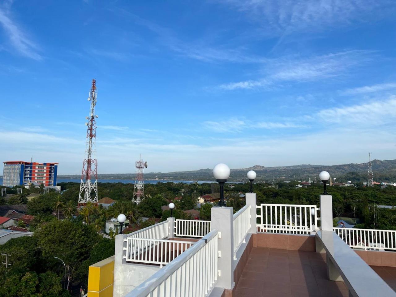 Kirei Hotel Bantaeng エクステリア 写真