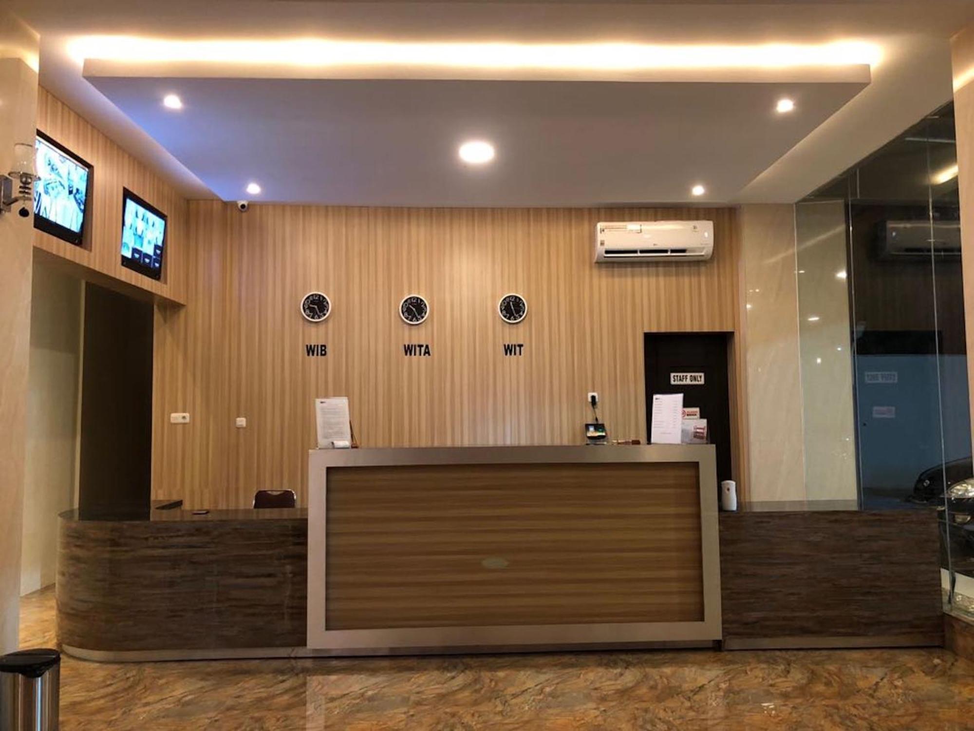 Kirei Hotel Bantaeng エクステリア 写真