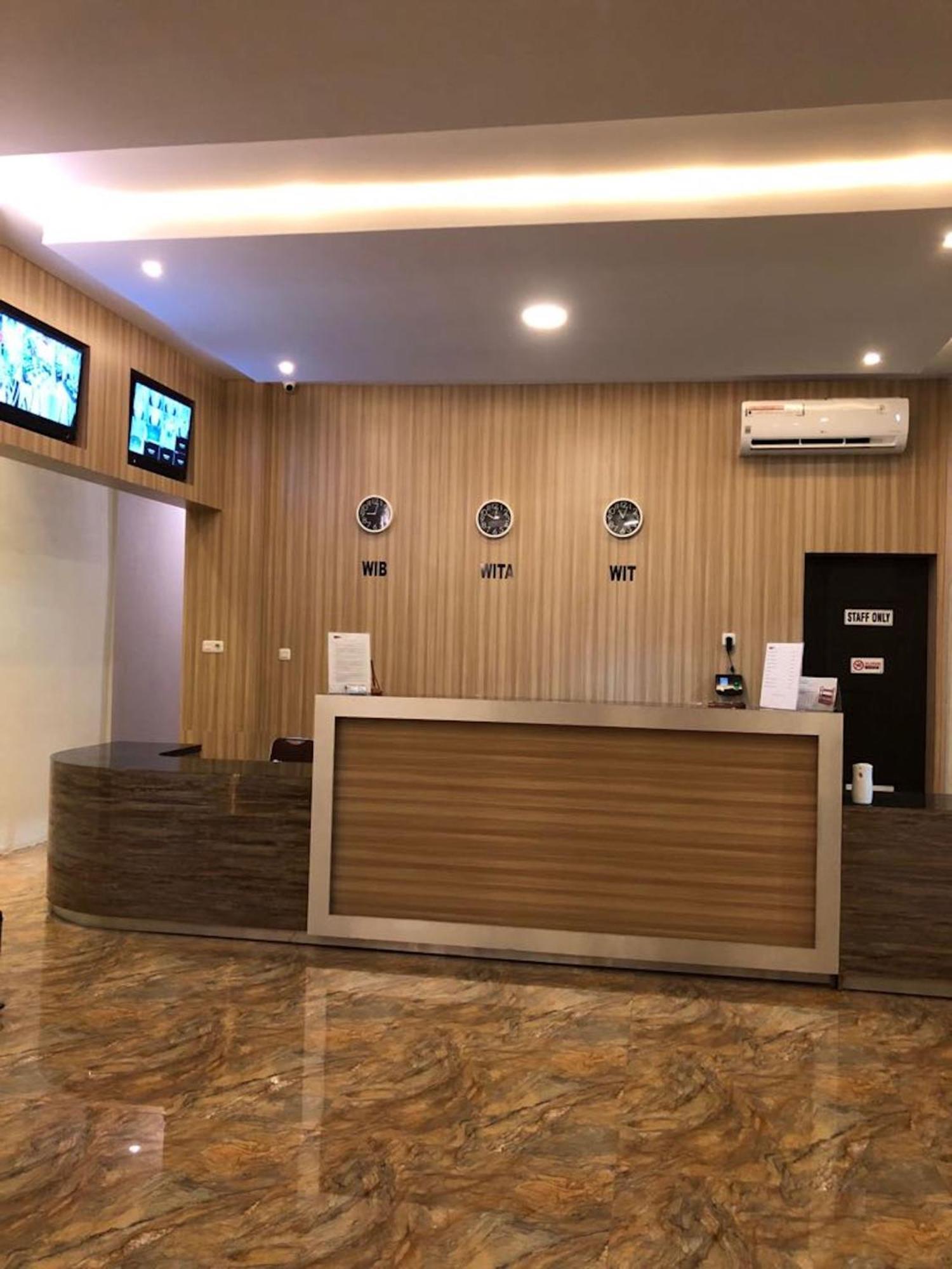 Kirei Hotel Bantaeng エクステリア 写真