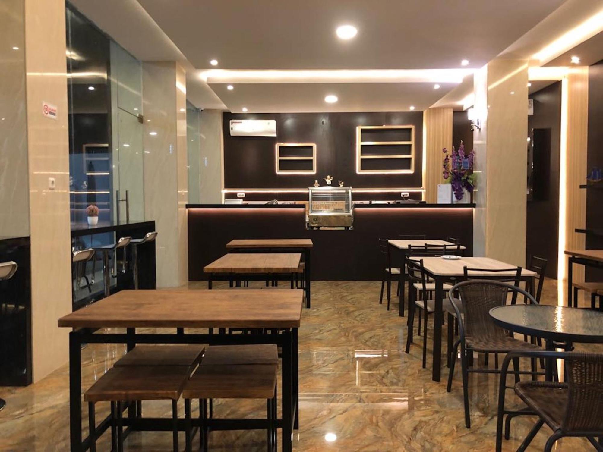 Kirei Hotel Bantaeng エクステリア 写真